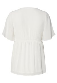 Witte blouse met korte, uitlopende mouwen, een geplooide taille en een soepel, lichtgewicht materiaal met een subtiele textuur.