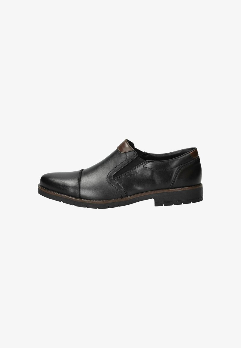 Chaussure habillée en cuir noir à enfiler avec des accents marron, bout arrondi, détails de couture et semelle en caoutchouc vue de profil.