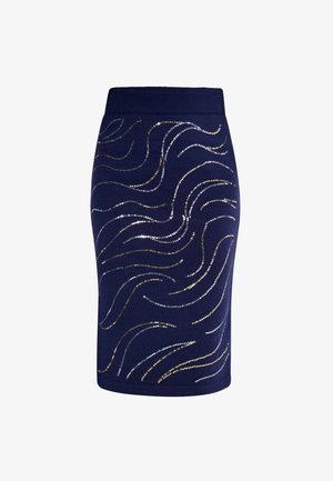 Marineblauwe gebreide rok met een getailleerde silhouet, met metalen golfpatronen in gouden en zilveren pailletten voor textuurelementen.