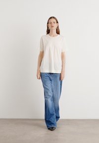 Thumbnail Image 2