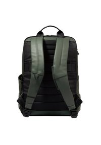 Groene en zwarte rugzak met gevoerde schouderbanden, een rugpaneel van getextureerd mesh, dubbele zijritsen en een bovenin handvat om te dragen.