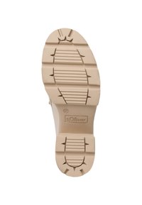Semelle de chaussure en caoutchouc beige clair avec un motif de texture, dotée de crêtes et de rainures pour une meilleure adhérence. Comprend le logo "s.Oliver".