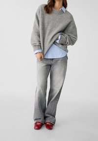 Stradivarius Sweter