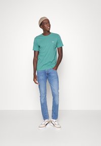 Lee PATCH LOGO TEE - T-shirt básica - monaco