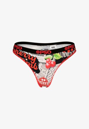 Czerwony string z czarnym paskiem w talii, na którym znajduje się logo "PSD". Tkanina zdobiona jest wzorem z wiśniami i gazetami, co dodaje niezwykłego charakteru.