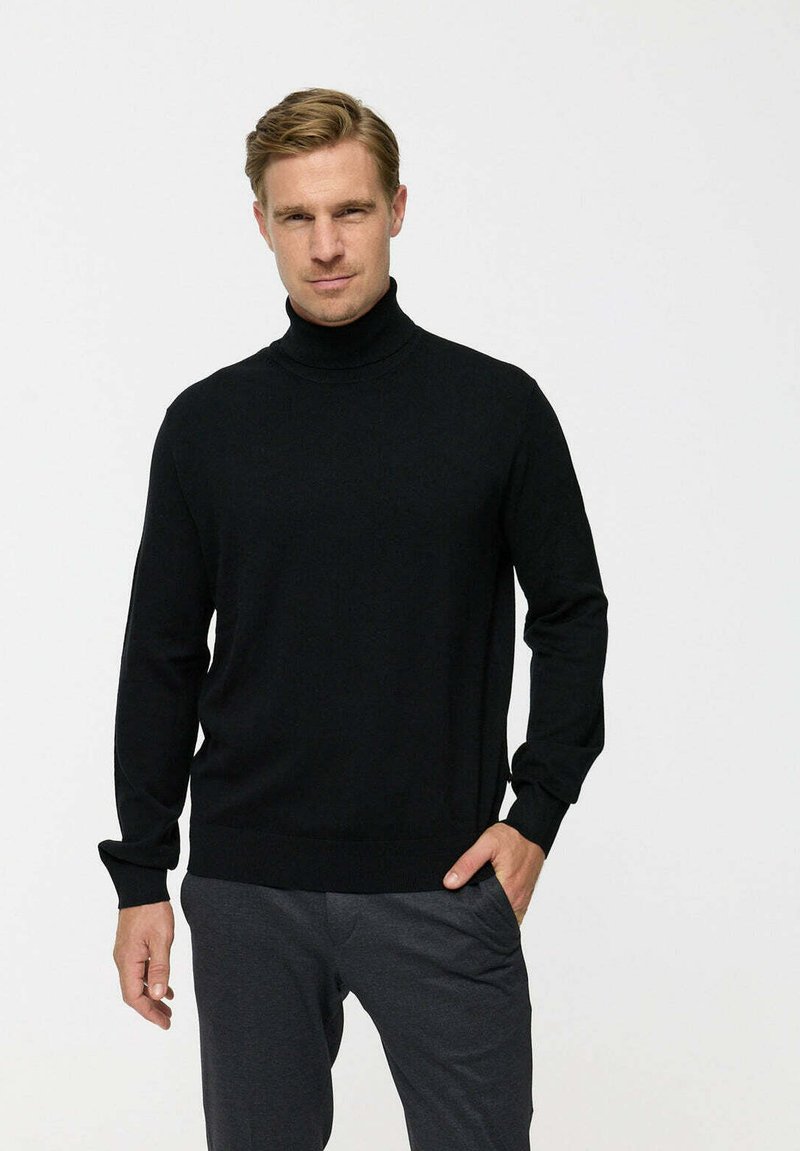 Fekete garbó pulóver, slim fit szabású, puha anyagból készült, hosszú ujjakkal, bordázott mandzsettákkal és aljjal, melyek textúrát adnak.