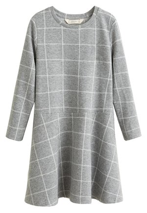 Robe grise à manches longues avec motif quadrillé blanc, col rond et jupe évasée.
