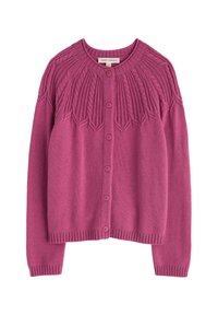 Cárdigan de punto en rosa brillante, con un yol de textura y patrón de cables, mangas largas y botones en la parte delantera.