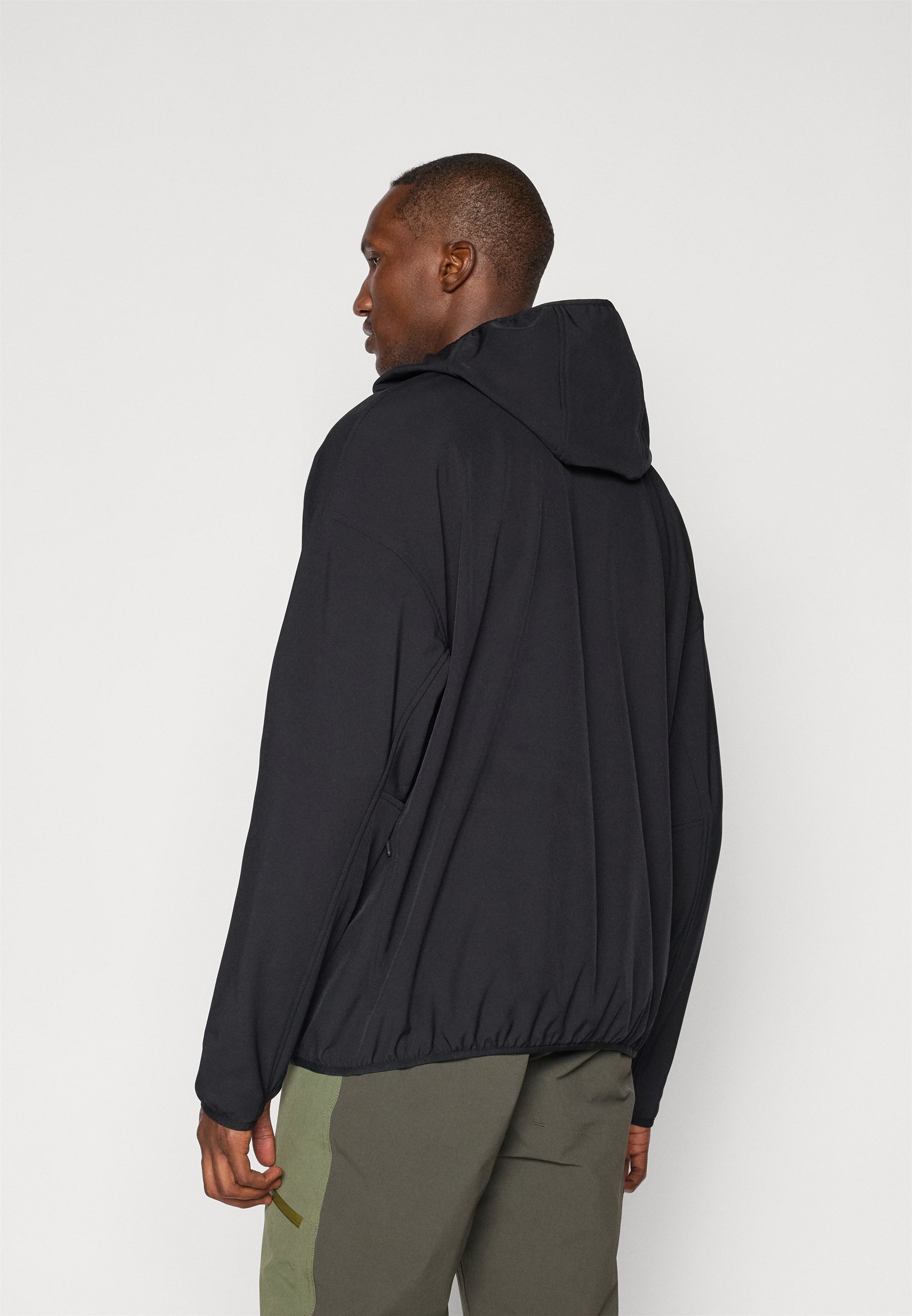 Oakley WINTERTIDE HOODIE - Soft shell jacket - blackout/black