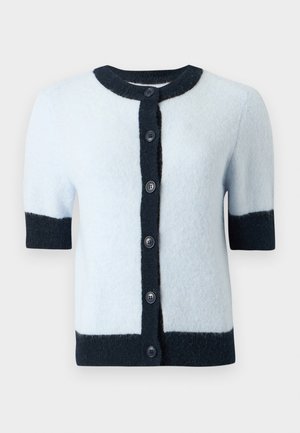 Lyseblå kortermet cardigan med svart kant på krage, knappelinje, mansjetter og nederkant, med seks svarte knapper foran.