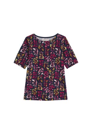 Tengerészkék rövid ujjú blúz, többszínű rózsaszín, sárga és zöld virágmintával, kerek nyakkivágással és három gombbal az elején.