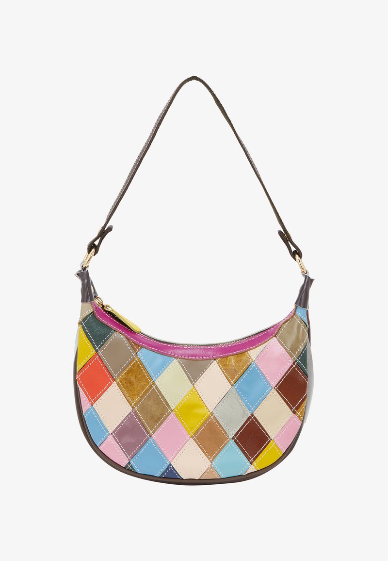 Farverig patchwork skuldertaske med diamantmønstre i læder, med en mørkebrun rem og pink lynlåsdetalje.