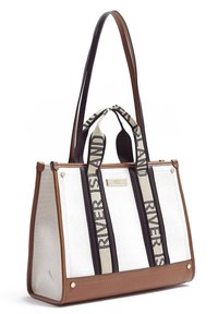 Canvasväska med bruna läderdetaljer, krämfärg, svart rem med "RIVER ISLAND"-tryck, strukturerad form, metallhandtagsdetaljer.