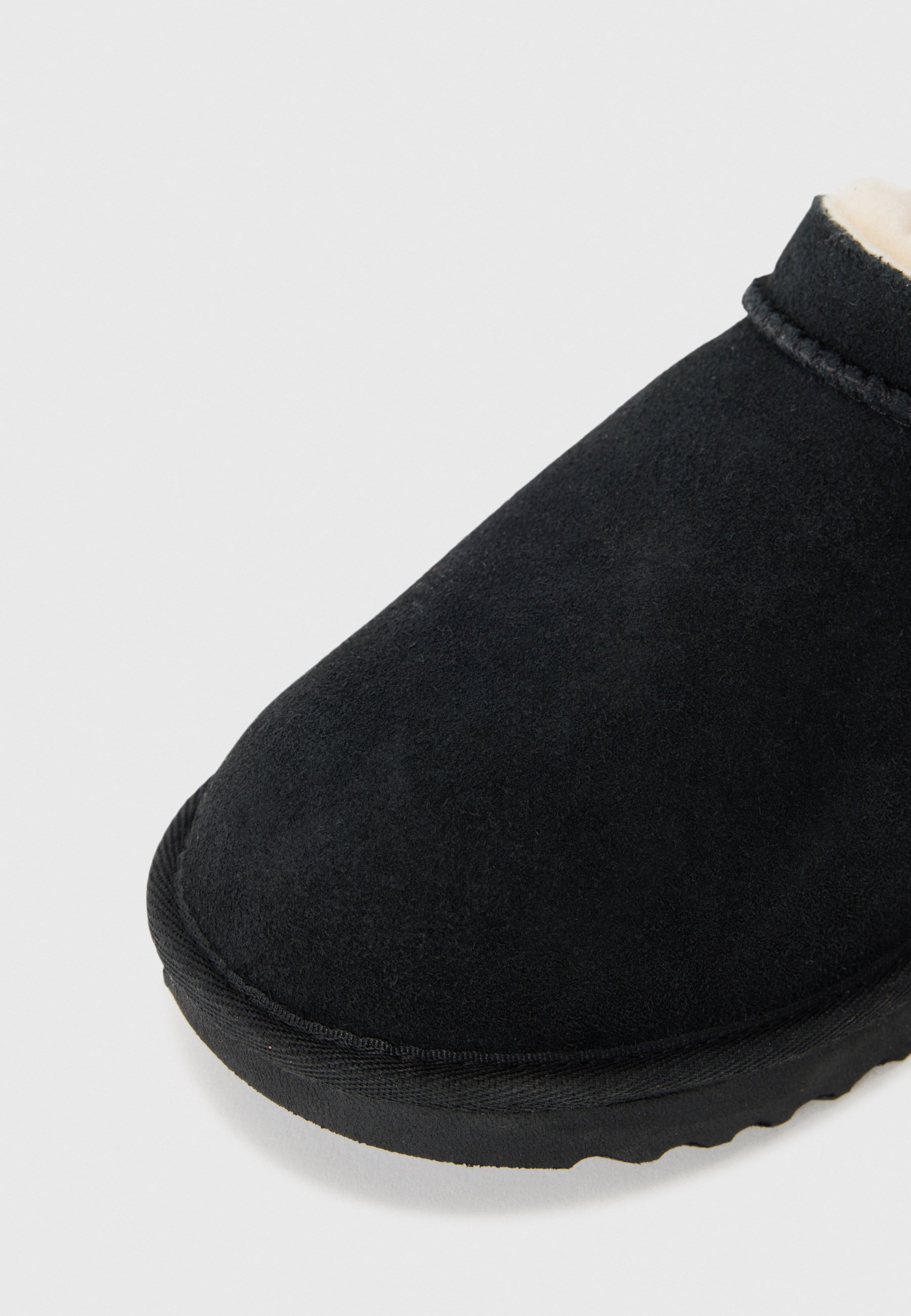 UGG CLASSIC MICRO UNISEX - Papuci de casă - black/negru - Zalando.ro