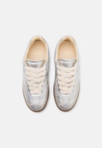 Nubikk RAY OWEN - Sneakers basse - silver metallic/shiny mocca