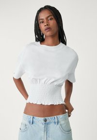 Stradivarius - WITH GATHERED - T-shirts print - white Miniaturebillede 1