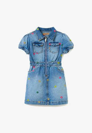 Robe courte à manches courtes en denim bleu avec fermeture éclair frontale, deux poches poitrine, taille élastique et petites fleurs brodées colorées partout.
