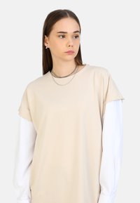 Modanisa BENIN kamień