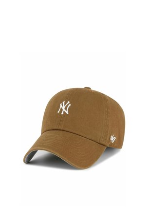 Bruine honkbalpet met wit New York Yankees-logo aan de voorkant en '47 merklogo aan de zijkant.