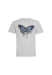 Camiseta de algodón gris con un gran gráfico de una mariposa azul con goteos y la palabra "RELENTLESS" en texto negro en negrita debajo del diseño.
