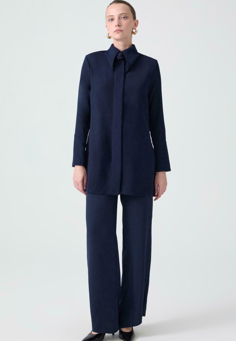 Touché Privé Overhemdblouse donkerblauw Touché Privé Overhemdblouse donkerblauw