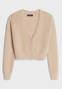 Beige zkrácený kardigan s výstřihem do V, vyrobený z měkké, strukturované látky. Obsahuje pět knoflíkových zapínání a dlouhé rukávy pro pohodlné nošení.