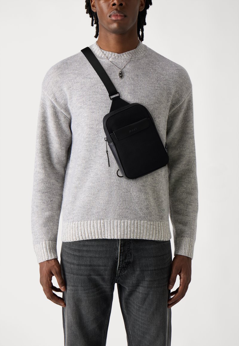 JOOP! - CASCIA TIMO SLINGBAG UNISEX - Rankinė per petį - black, Padidinti
