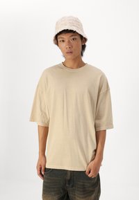Jack & Jones JJECHARGE FADED TEE - T-shirts - humus
