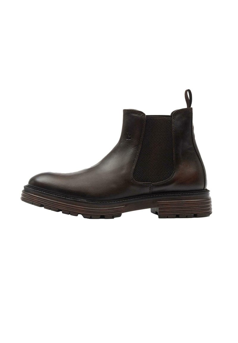 Brązowe skórzane botki do kostki z okrągłym noskiem, elastycznymi bocznymi panelami i teksturowaną gumową podeszwą. Posiadają pętelkę ułatwiającą zakładanie.