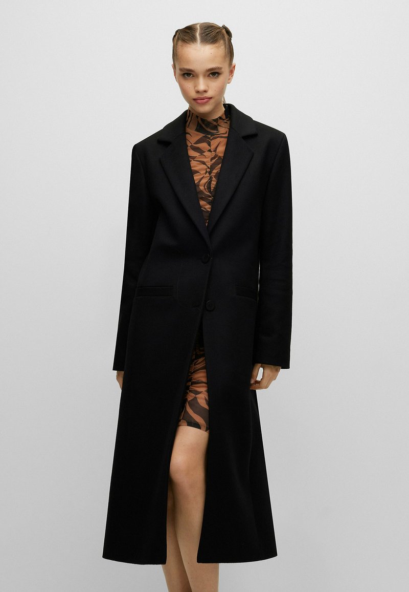 HUGO MOJENI - Klassisk kappa / rock - black one