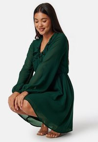 Bubbleroom V-NECK - Denní šaty - dark green