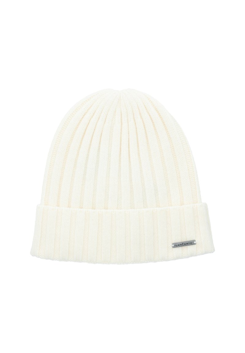 Czapka beanie dziana w kolorze off-white. Posiada ribbowany wzór, podwinięty mankiet oraz małą metalową metkę z logo. Miękki, teksturowany materiał.