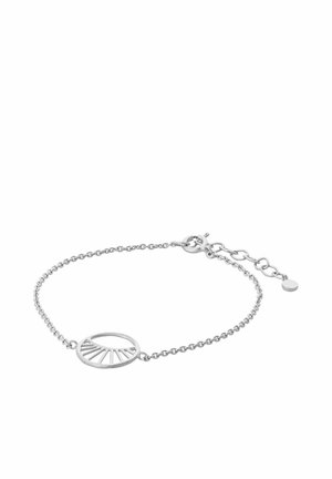 Bracelet chaîne en argent avec un pendentif circulaire ouvert présentant un motif de rayons de soleil découpés et un petit fermoir ajustable.