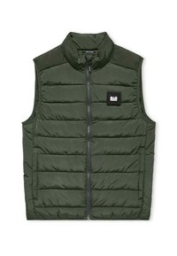 Vihreä pehmustettu liivi, jossa on korkea kaulus, etuvetoketju ja neliölogo. Sisältää vaakasuoran tikatun muotoilun ja sivutaskut.