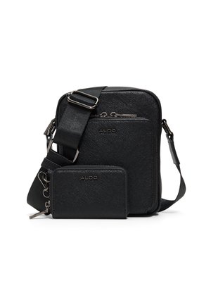 Borsa a tracolla nera in materiale sintetico con finitura testurizzata, spallaccio regolabile e tasca zip frontale. Include un portafoglio piccolo abbinato.