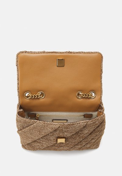 Tory Burch KIRA DRAPED SMALL CONVERTIBLE SHOULDER BAG - Skuldertasker - camel