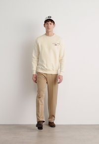 GANT GRAPHIC C NECK - Sweatshirt - cream