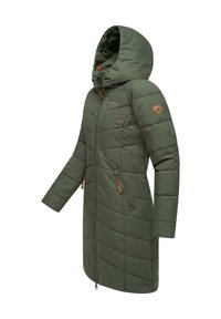 Olijfgroene gevoerde jas met capuchon, met een horizontaal gestikt ontwerp, met ritszakken en bruine accenten op de ritsen.