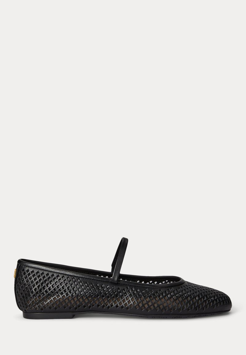 Chaussure plate Mary Jane en mesh noir avec bout fermé, talon bas et une seule bride sur le cou-de-pied, vue de profil sur fond blanc.