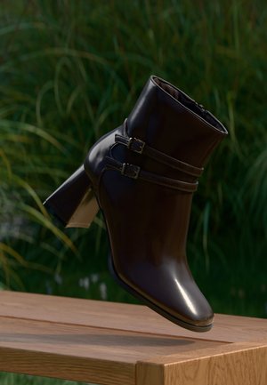 Anna Field Kotníkové boty - dark brown