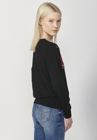 Koroshi Pulover - black