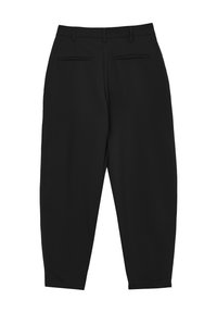 Pantaloni neri dalla vestibilità rilassata, con gamba dritta, due tasche posteriori e design gamba affusolata. Realizzati in tessuto liscio e leggero.