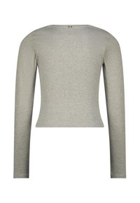 Top grigio a maniche lunghe con coste e silhouette aderente. Presenta un colletto rotondo e un piccolo accento della bandiera italiana sul retro. Tessuto morbido.