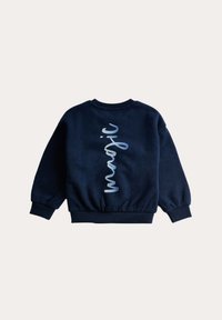Granatowy sweatshirt z okrągłym dekoltem i elastycznymi mankietami, z hasłem "magia" w stylizowanym jasnoniebieskim nadruku na plecach.