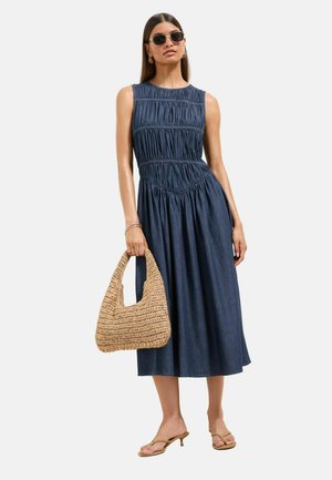 Friends Like These, MIDAXI SHIRRED WAIST CHAMBRAY DRESS - Jeanskleid - rinse wash
