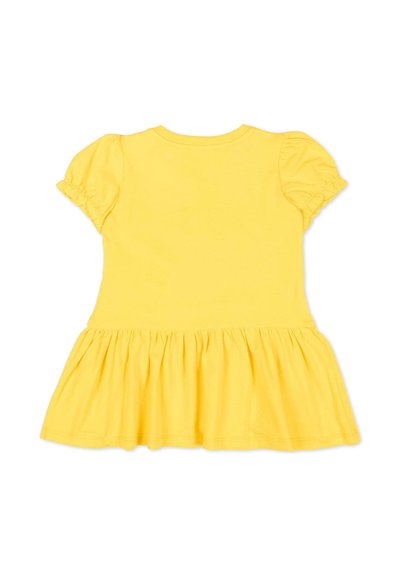 Geel jurkje voor peuters met korte mouwen, gerimpelde mouwen en een geplooide, uitlopende rok, gezien van achteren op een witte achtergrond.