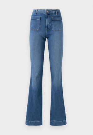 Jean évasé en denim de couleur bleue avec une taille mi-haute, comportant deux poches arrière et un ourlet net. Texture lisse et design classique.