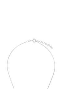 Bracciale in argento caratterizzato da un design a maglia fine, con un piccolo gancio rotondo e una catena allungata per la lunghezza regolabile.