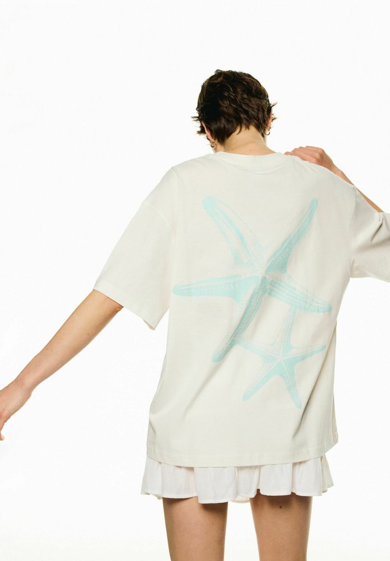 Bershka - SHORT SLEEVE - T-shirt imprimé - beige, Agrandir