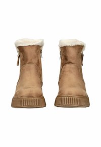 Bruine suede enkellaarzen met een nepbontrand en ritsdetail. Rubberen zool met horizontale ribbels voor grip. Over het algemeen een gladde textuur.